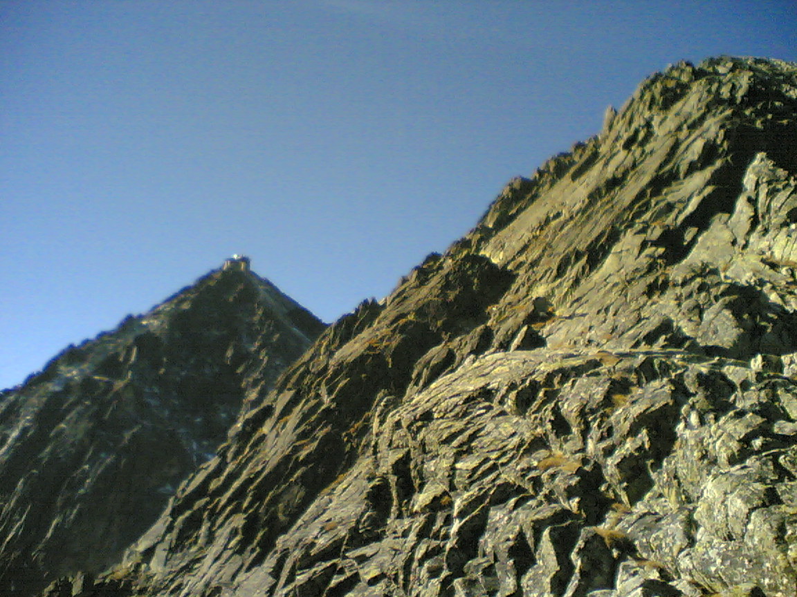 Pedig val&oacute;j&aacute;ban Lomnic a magasabb!